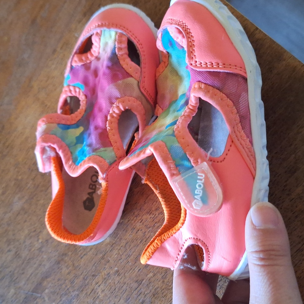 Water shoes - Picture 2 of 2